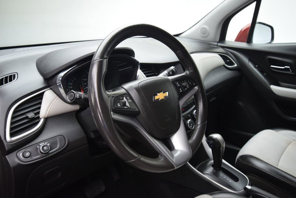 Used 2021 Chevrolet Trax LT w/ Driver Confidence Package image 11