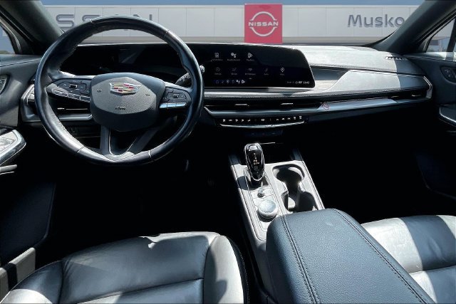 Used 2024 Cadillac XT4 Premium Luxury FWD image 7