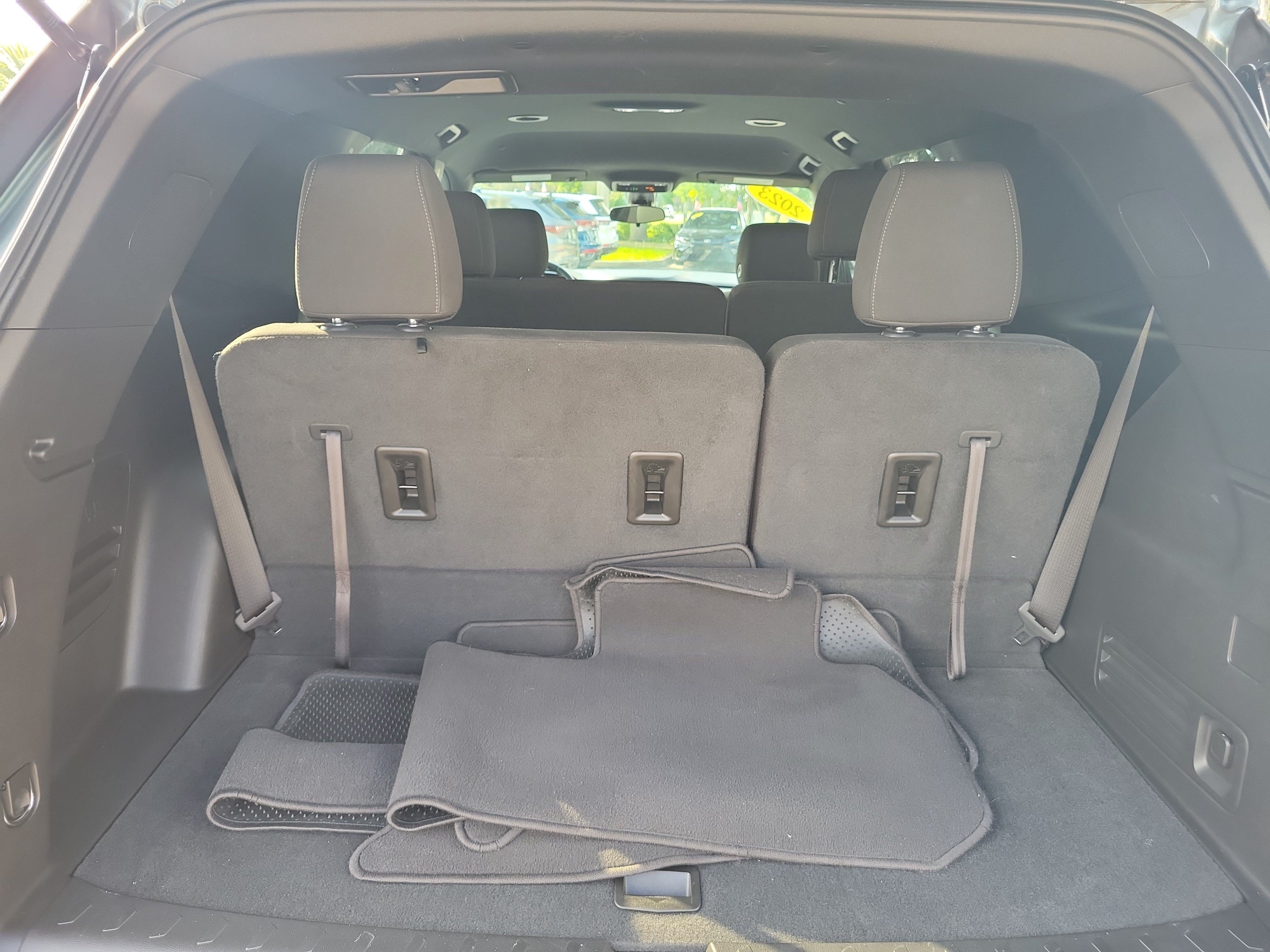 Used 2023 Chevrolet Traverse LT FWD image 11
