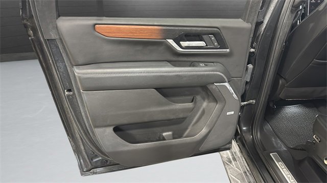 Used 2025 GMC Yukon XL Denali image 39