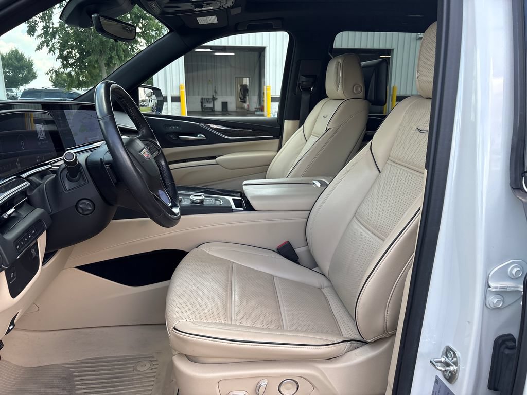 Certified 2021 Cadillac Escalade ESV Premium Luxury AWD/4WD image 11