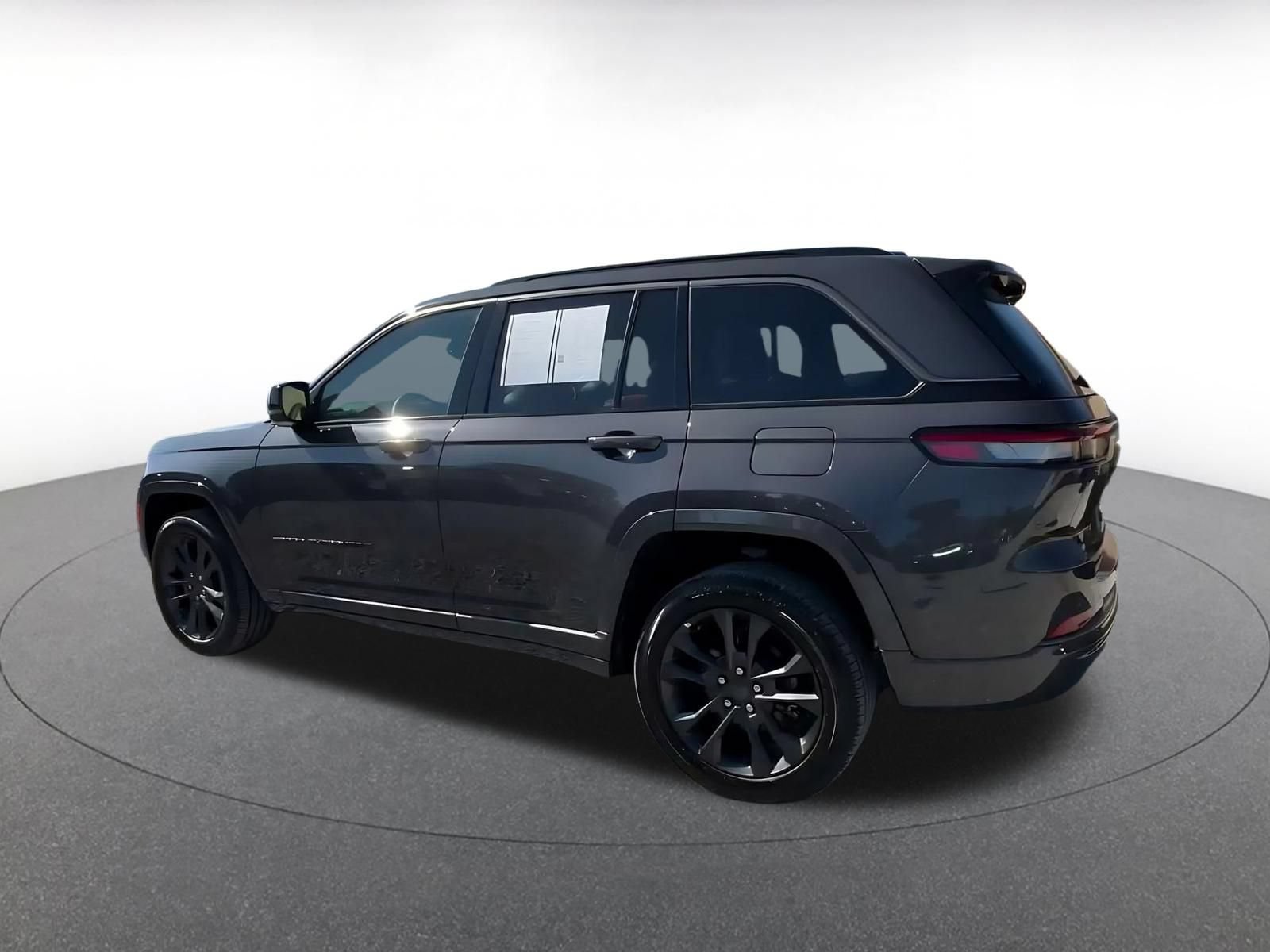 Used 2026 Jeep Grand Cherokee Limited AWD/4WD image 9