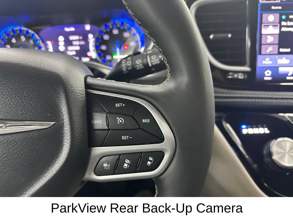 Used 2024 Chrysler Pacifica Touring-L FWD image 38