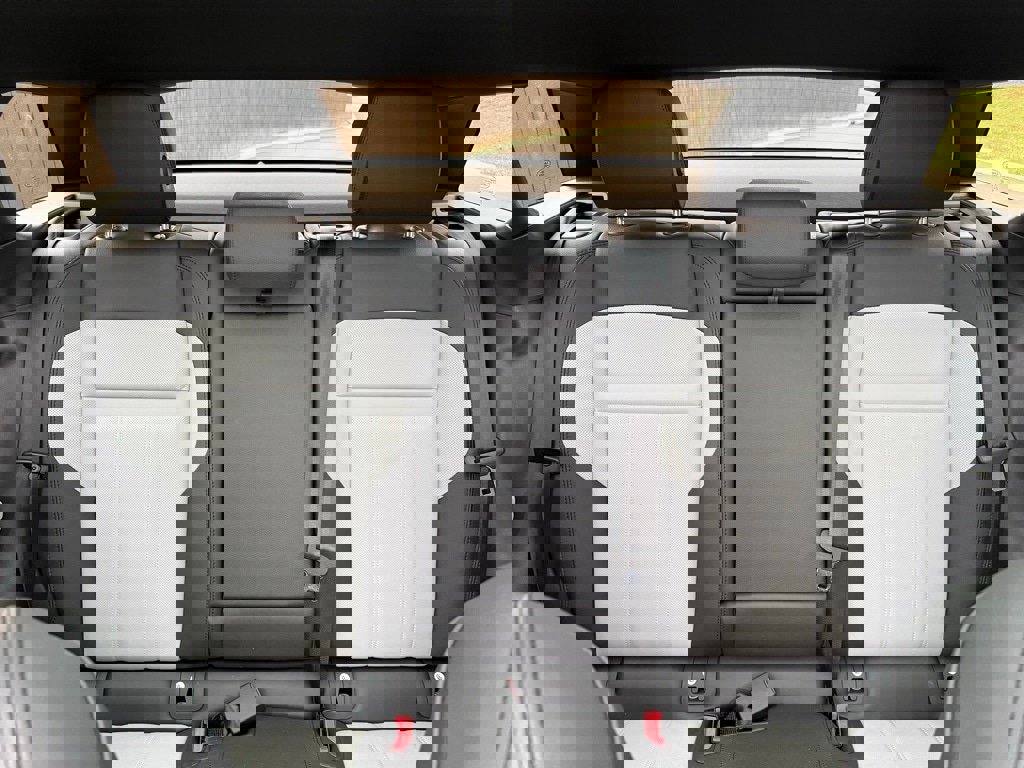 Certified 2026 Land Rover Range Rover Evoque Dynamic SE image 33