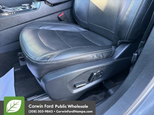 Used 2016 Ford Explorer Limited w/ Equipment Group 301A AWD/4WD image 25