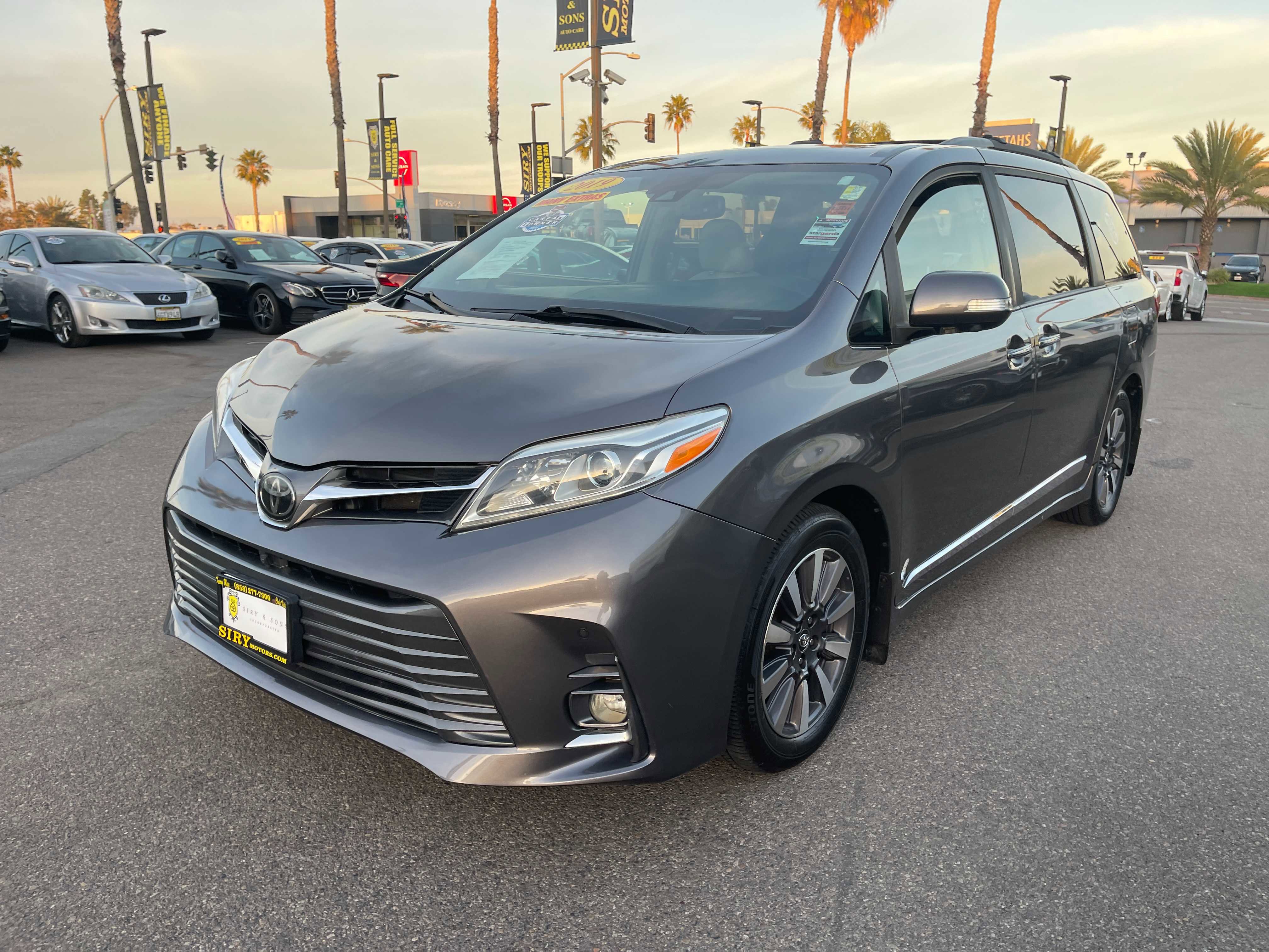 Used 2019 Toyota Sienna Limited Premium w/ Protection Package image 7