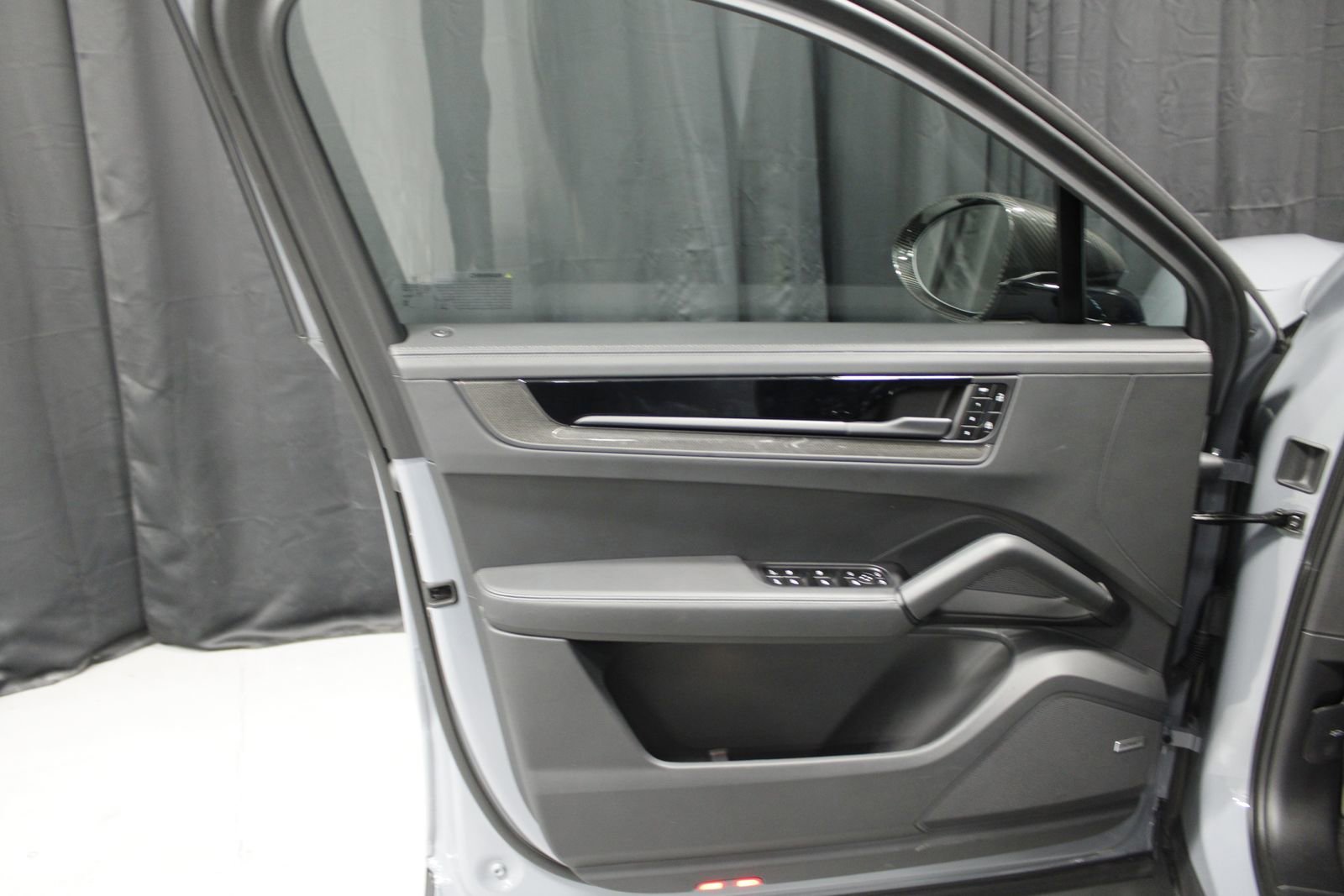 Certified 2025 Porsche Cayenne GTS AWD/4WD image 23