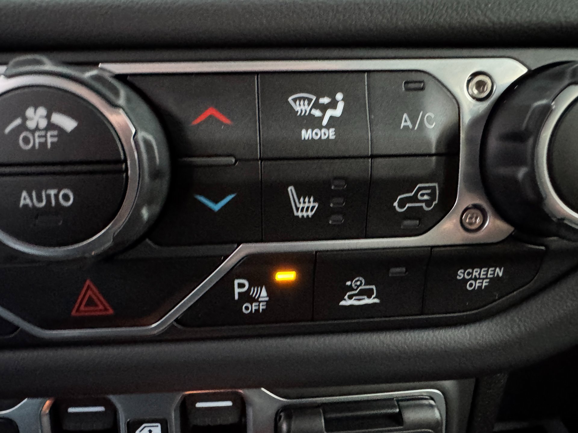 Used 2025 Jeep Wrangler Rubicon w/ Technology Group image 29