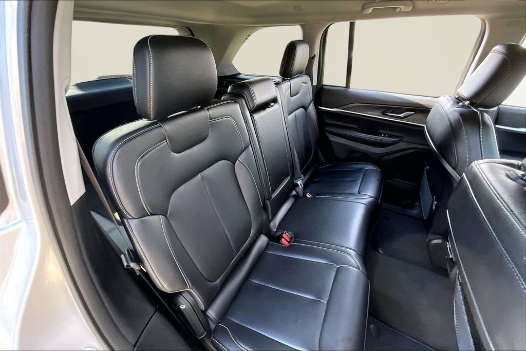 Used 2023 Jeep Grand Cherokee Limited image 27