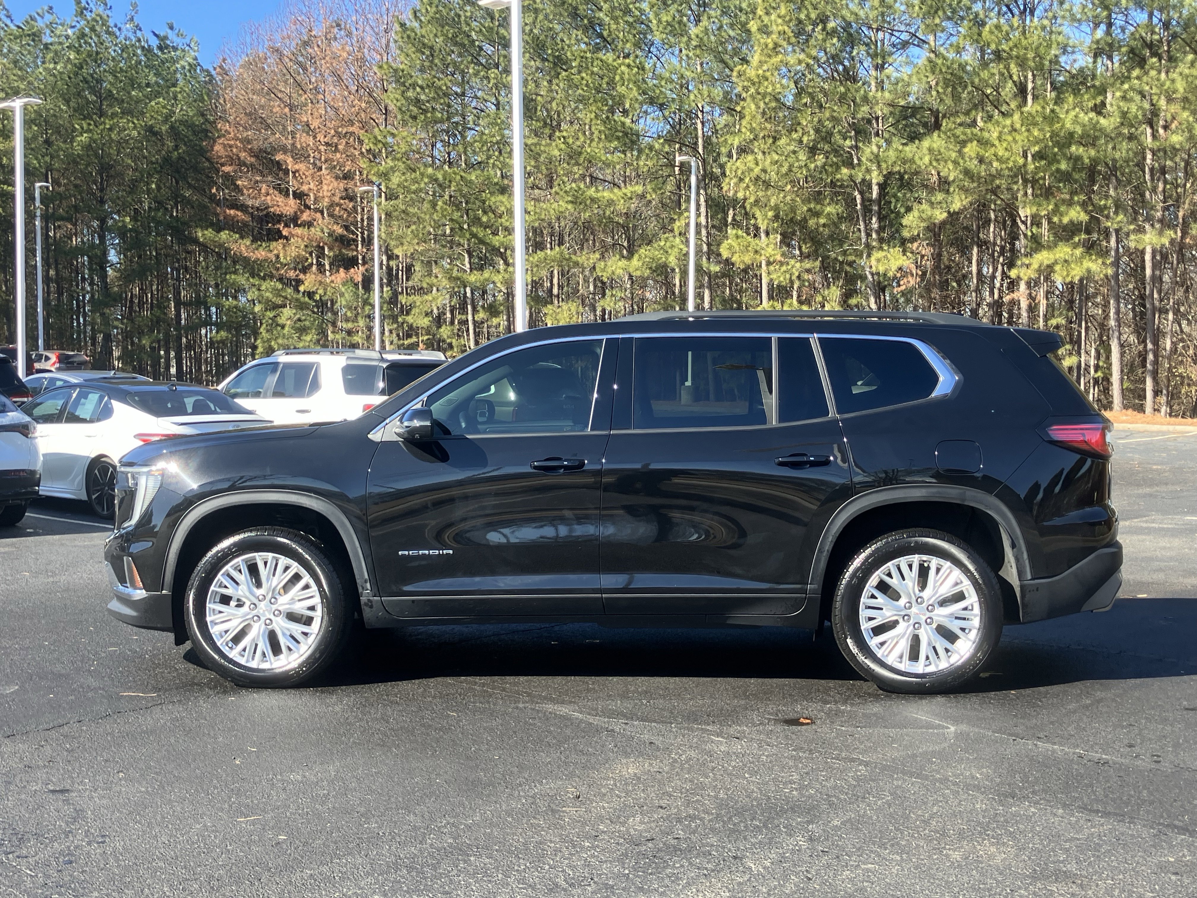 Used 2024 GMC Acadia Elevation image 7