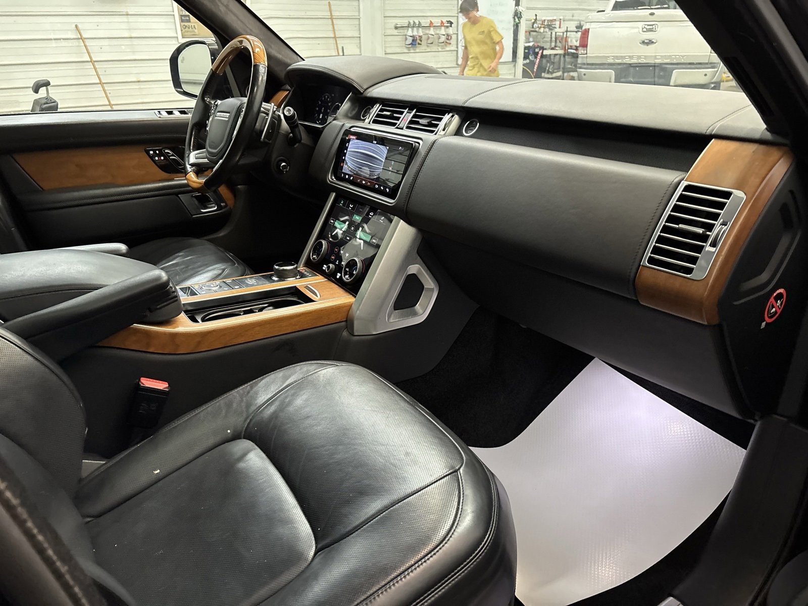 Used 2018 Land Rover Range Rover Autobiography image 27