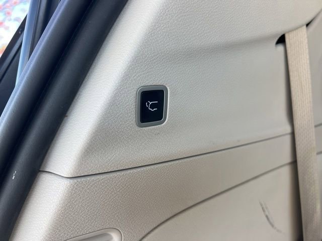 Used 2020 Chrysler Pacifica Touring-L w/ Tire & Wheel Group image 34