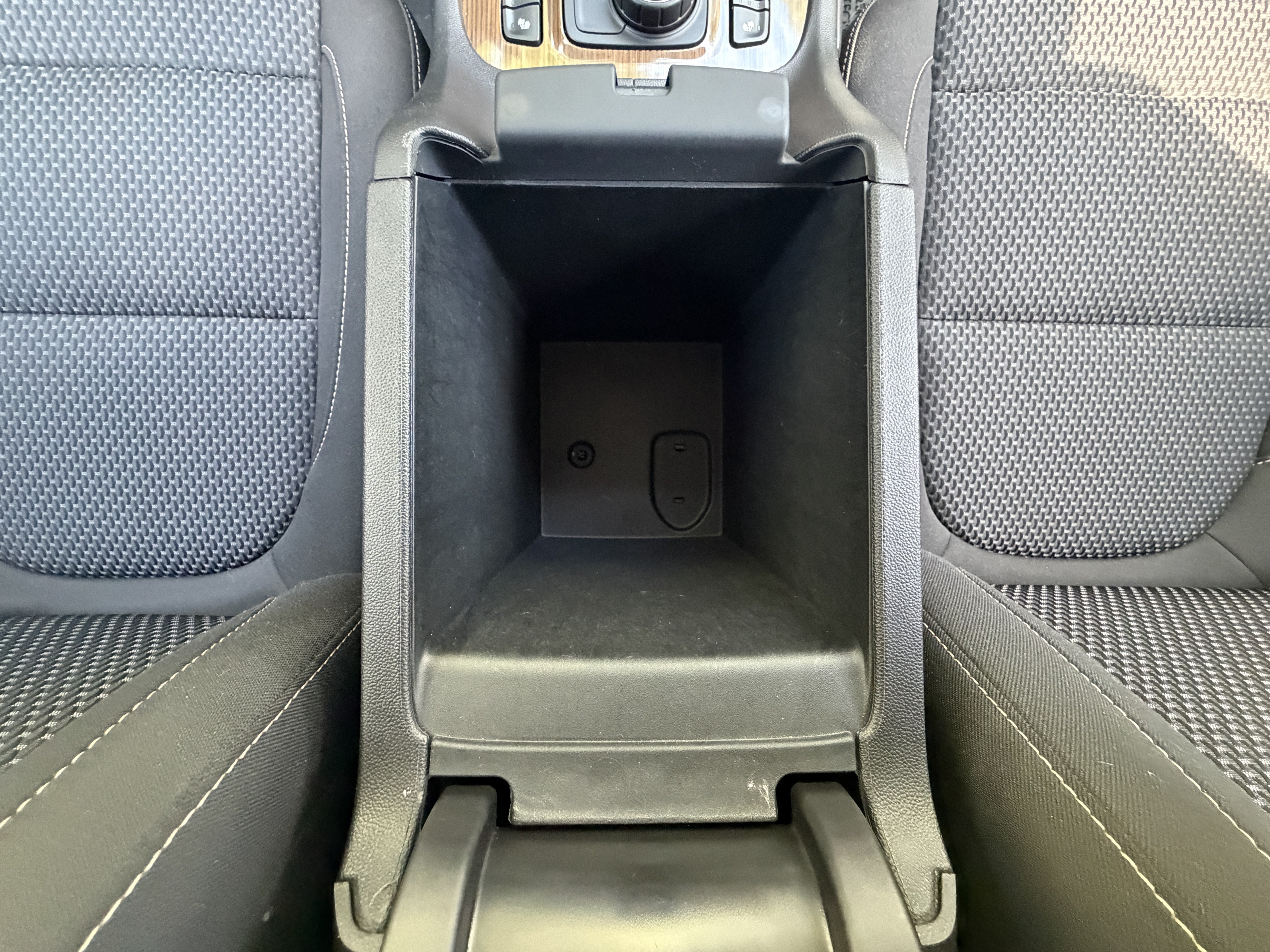 Used 2021 GMC Acadia SLE w/ Driver Convenience Package FWD image 27