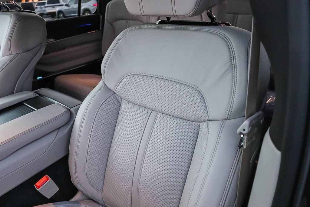 New 2026 Jeep Grand Wagoneer Summit w/ 8-Passenger Seating Package AWD/4WD image 28