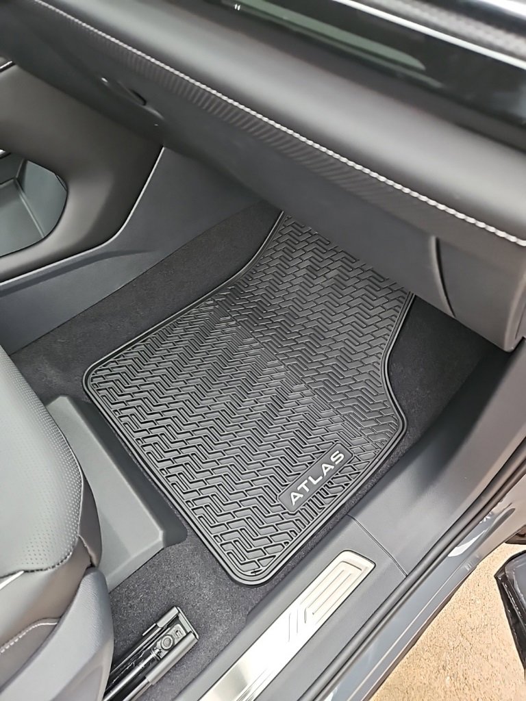 New 2026 Volkswagen Atlas Cross Sport SEL Premium R-Line image 14