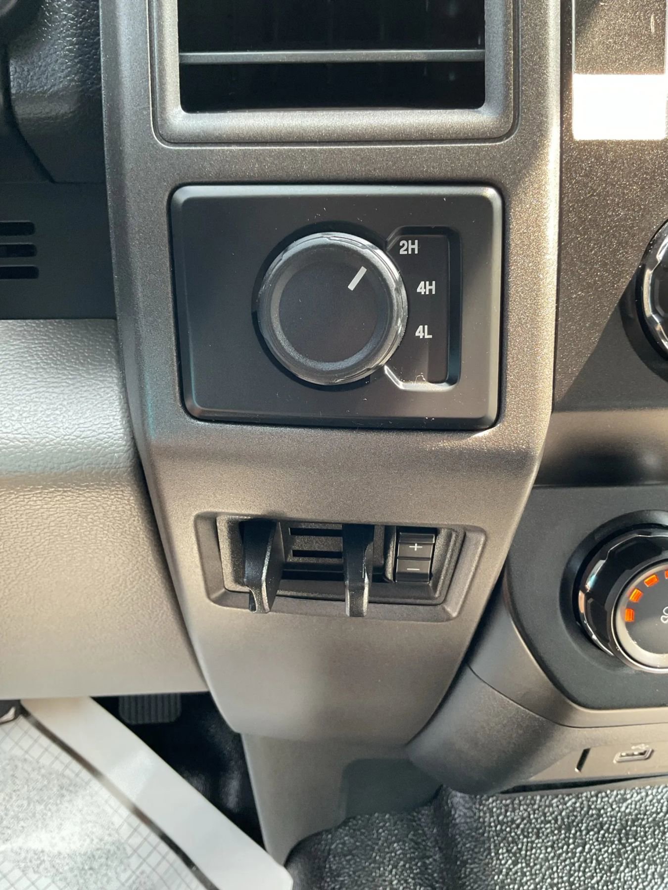 Used 2022 Ford F250 XL w/ Power Equipment Group image 32