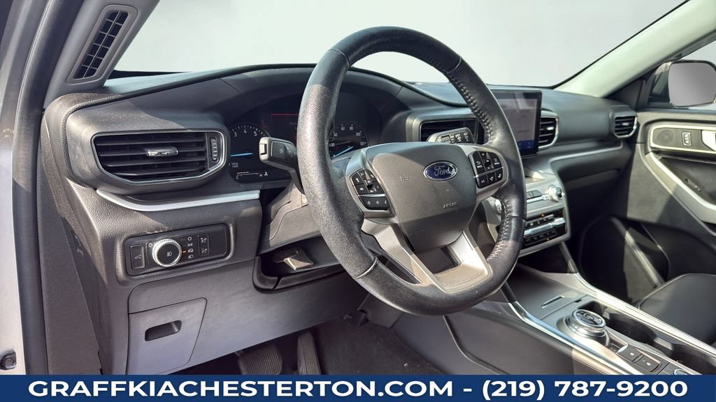 Used 2021 Ford Explorer XLT w/ Equipment Group 202A AWD/4WD image 39