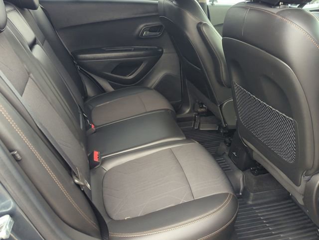 Used 2021 Chevrolet Trax LT w/ LT Convenience Package image 24