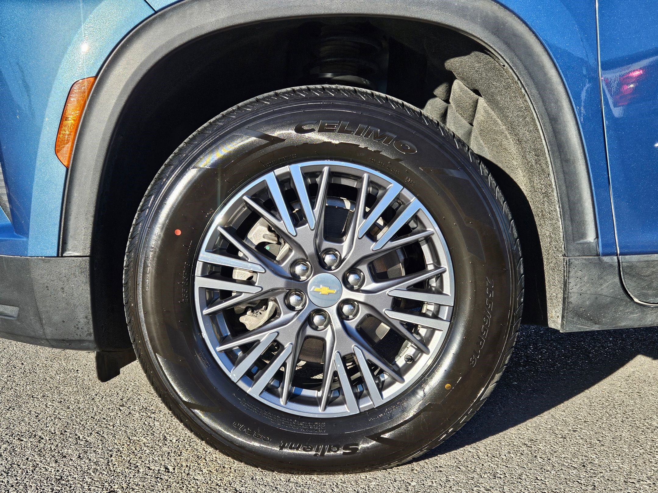 Used 2025 Chevrolet Traverse LT AWD/4WD image 11