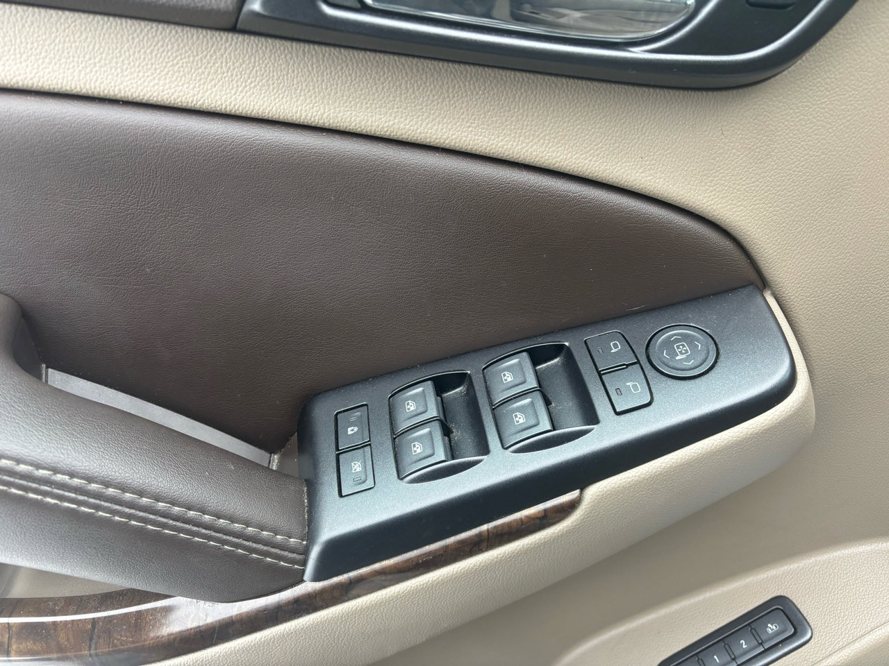 Used 2018 Chevrolet Tahoe LT image 17