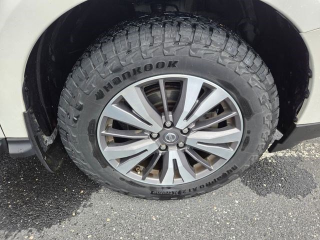 Used 2017 Nissan Pathfinder SV image 28