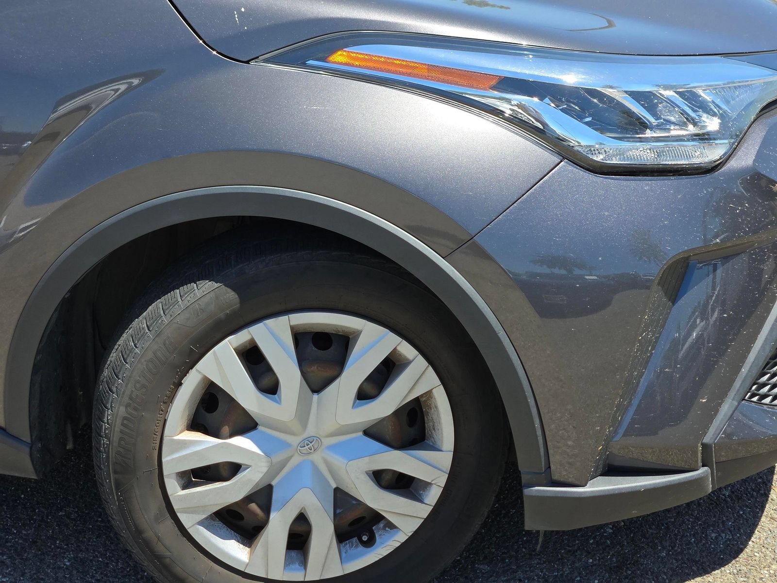 Used 2020 Toyota C-HR LE FWD image 3