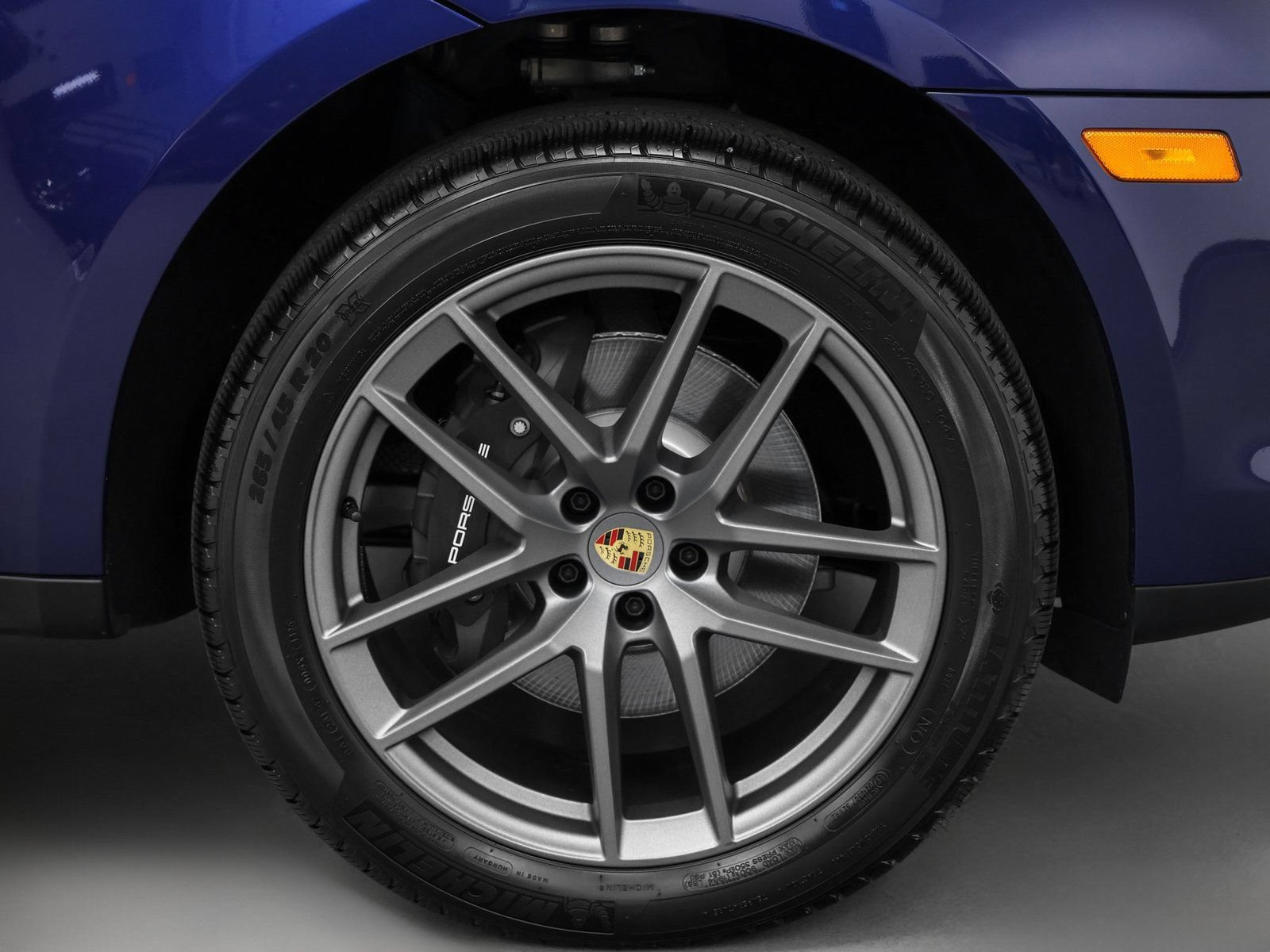 Used 2025 Porsche Macan AWD/4WD image 15