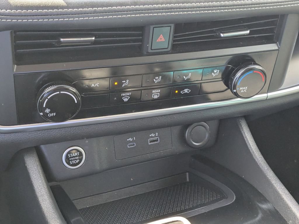 Used 2023 Nissan Rogue S image 22