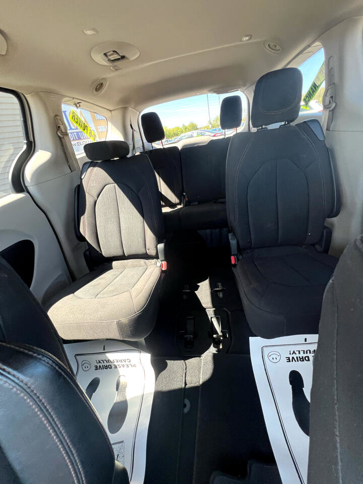 Used 2017 Chrysler Pacifica Touring w/ Tire & Wheel Group image 21