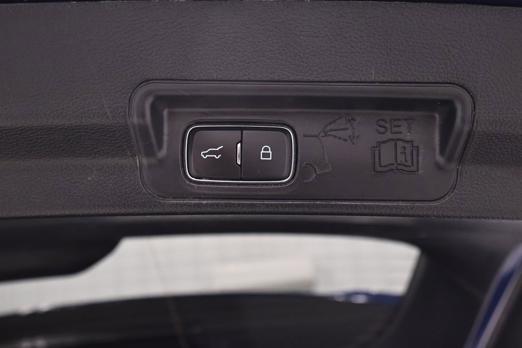 Certified 2020 Ford Explorer XLT w/ Equipment Group 202A image 39