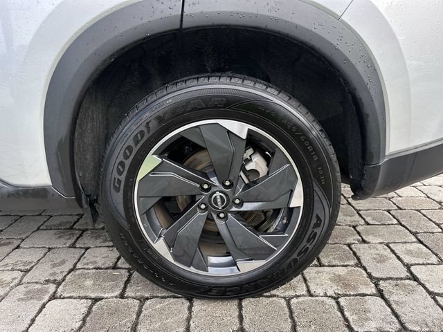 Used 2024 Nissan Rogue SV FWD image 11