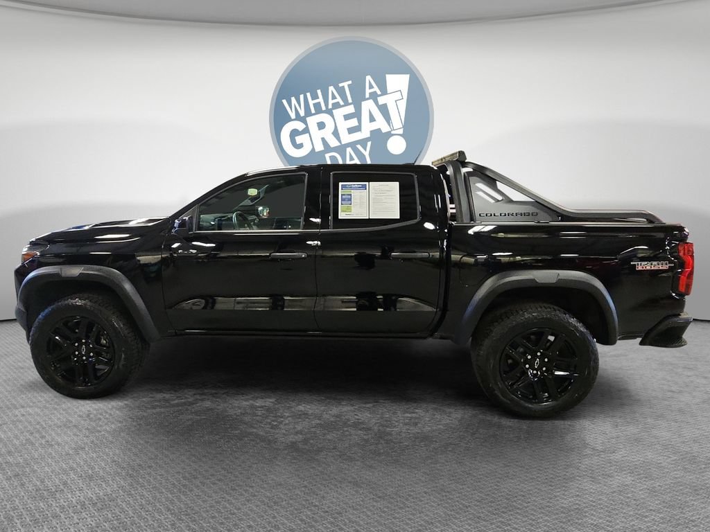 Certified 2025 Chevrolet Colorado Trail Boss w/ Midnight Edition AWD/4WD image 8