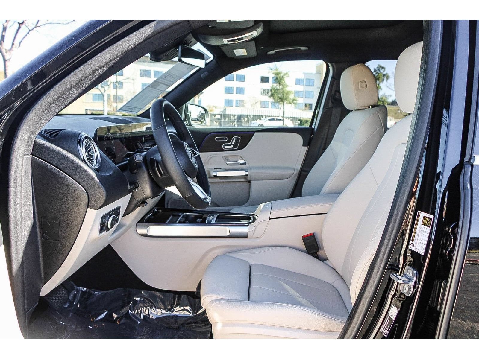 Used 2026 Mercedes-Benz GLB 250 4MATIC image 18