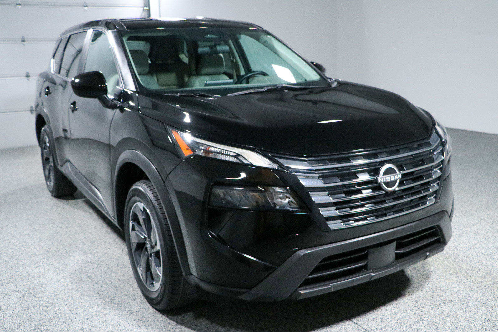 Used 2024 Nissan Rogue SV FWD image 5
