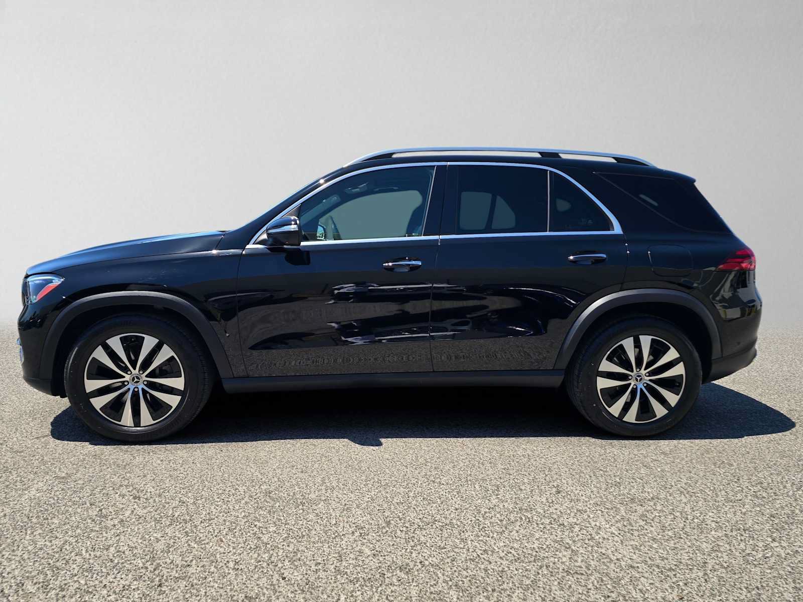 Used 2025 Mercedes-Benz GLE 450e 4MATIC image 6