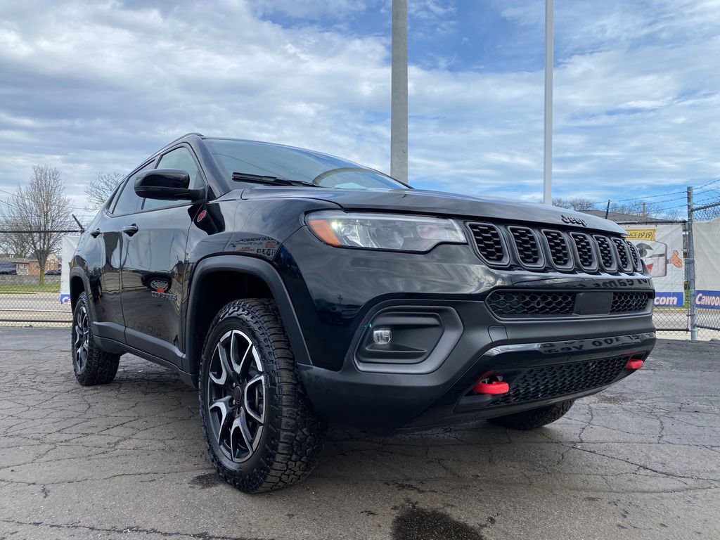 Used 2025 Jeep Compass Trailhawk image 30