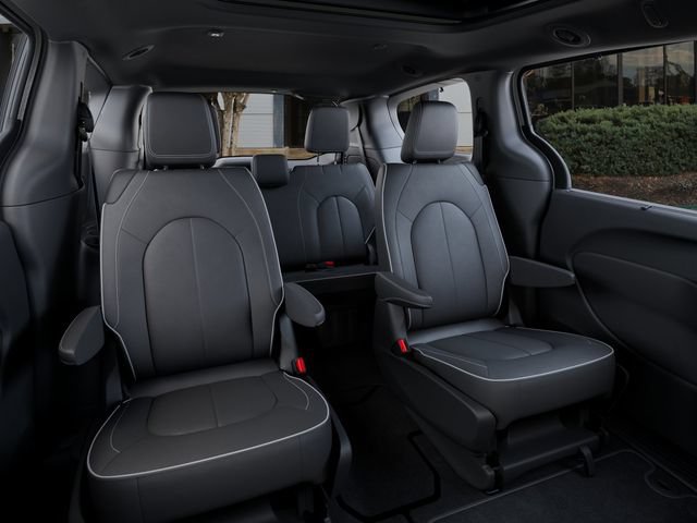 New 2026 Chrysler Pacifica Limited w/ S Appearance Package FWD image 15