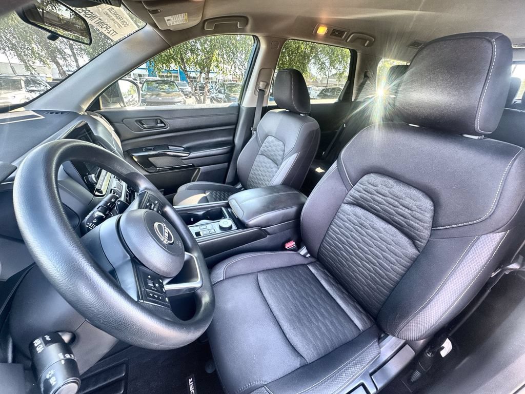 Used 2023 Nissan Pathfinder S AWD/4WD image 10
