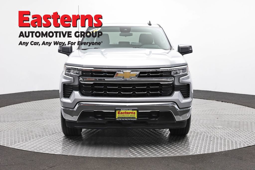 Used 2022 Chevrolet Silverado 1500 LT AWD/4WD image 2