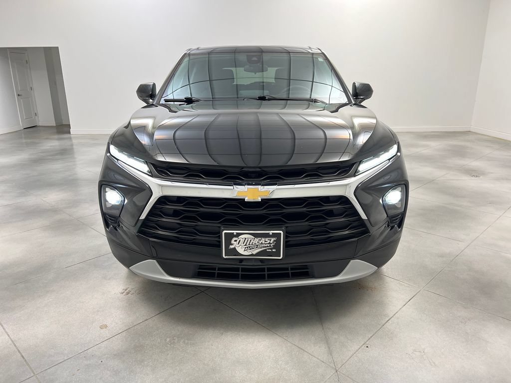 Used 2025 Chevrolet Blazer LT FWD image 3