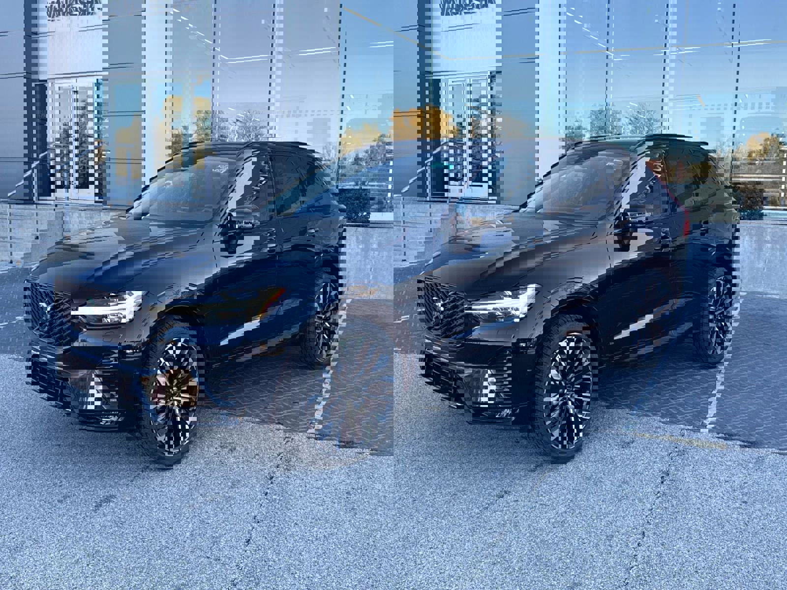 New 2026 Volvo XC60 B5 Ultra w/ Climate Package image 1