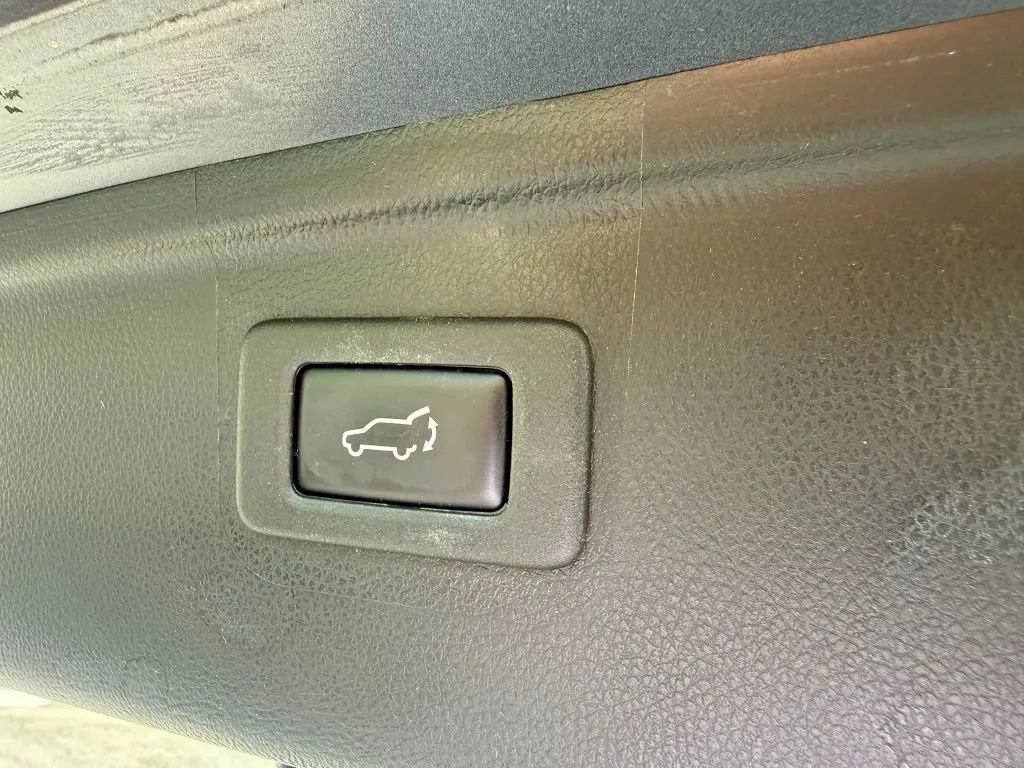 Used 2016 Subaru Outback 2.5i Limited AWD/4WD image 16