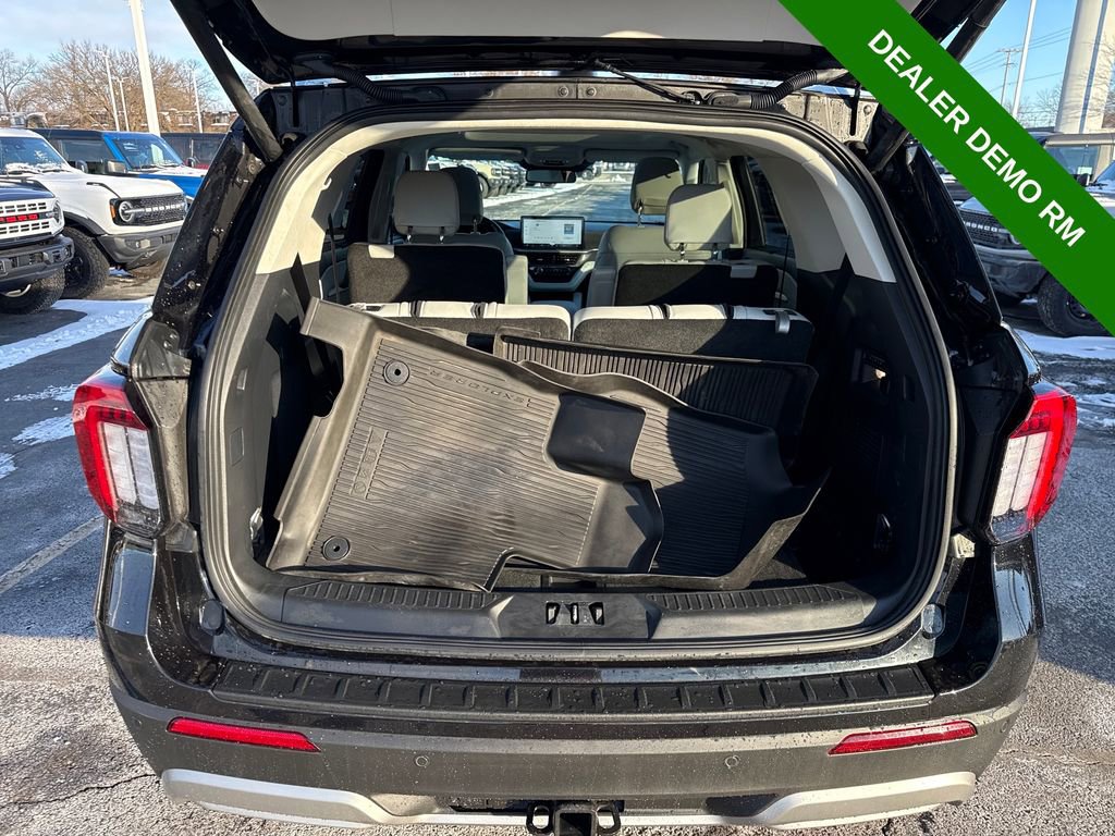 Used 2025 Ford Explorer Platinum w/ LUX Leather Package image 12
