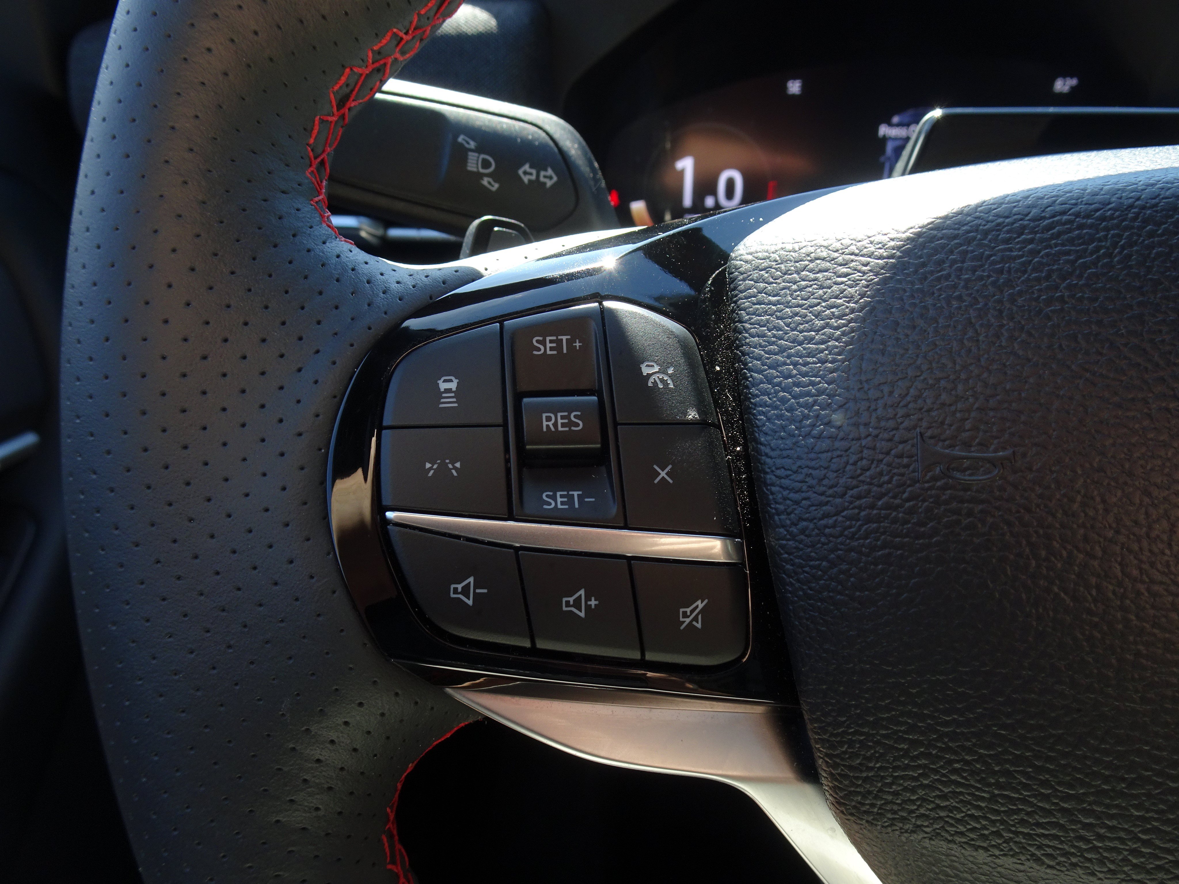 Used 2025 Ford Explorer ST AWD/4WD image 32