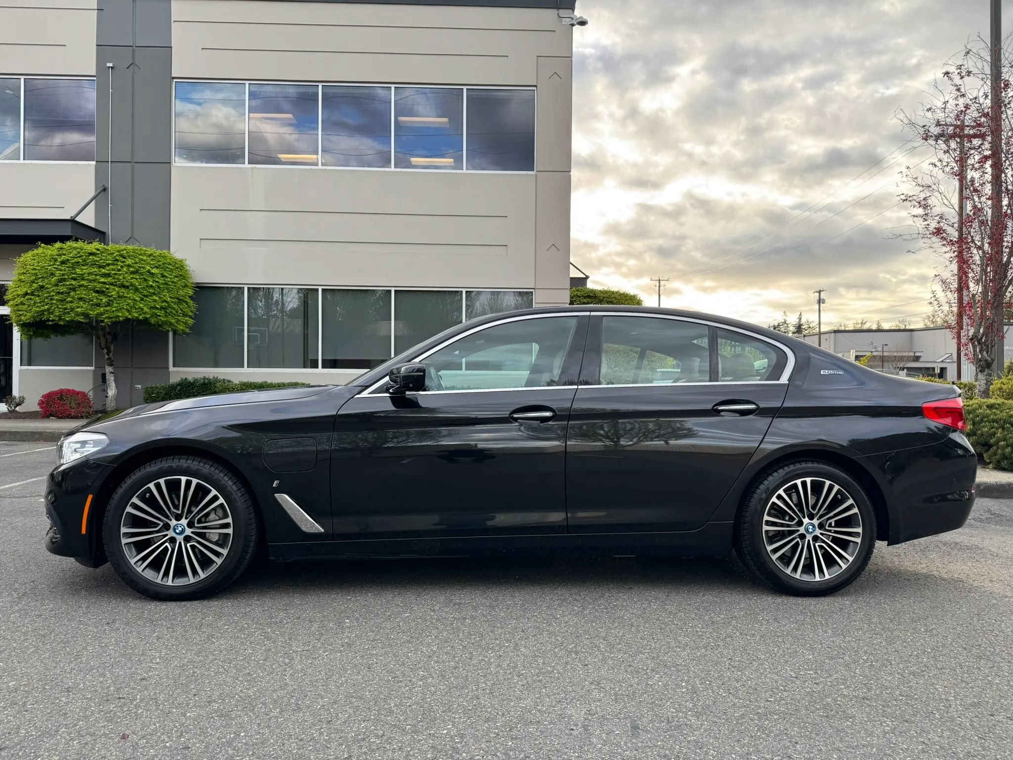 Used 2018 BMW 530e xDrive AWD/4WD image 6