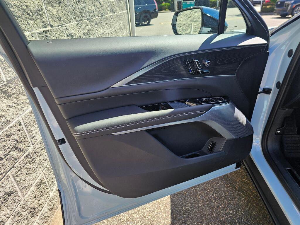 New 2026 Cadillac Lyriq Signature Sport w/ LPO, ONYX Package AWD/4WD image 23