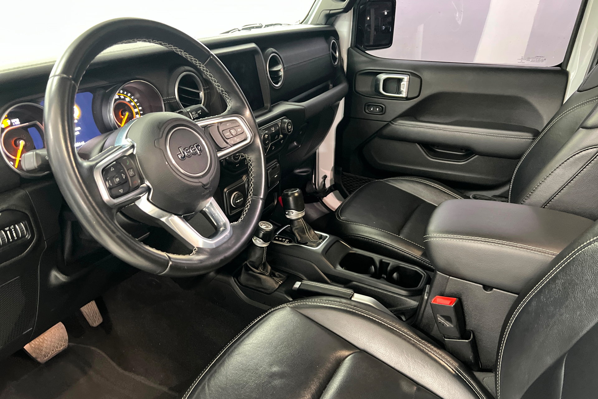 Used 2020 Jeep Wrangler Unlimited Sahara AWD/4WD image 16