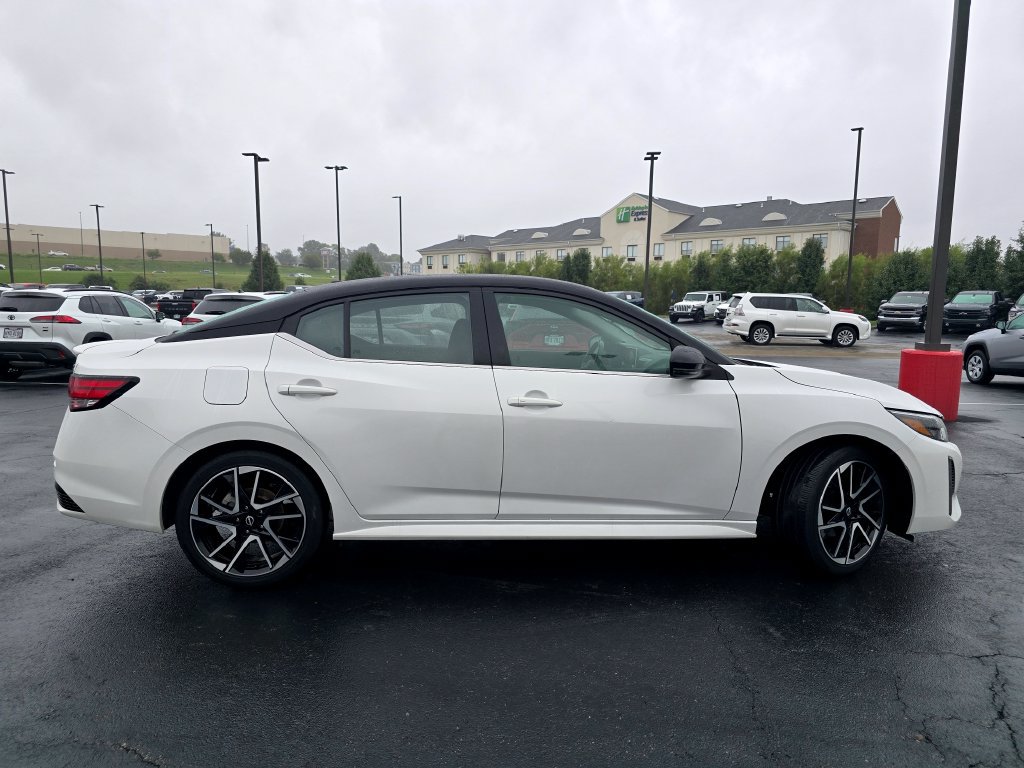 Used 2025 Nissan Sentra SR FWD image 9