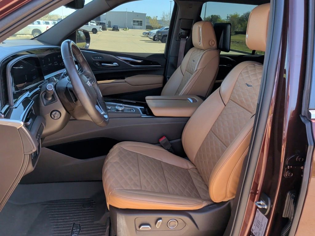 Used 2023 Cadillac Escalade Premium Luxury w/ LPO, Radiant Package image 13