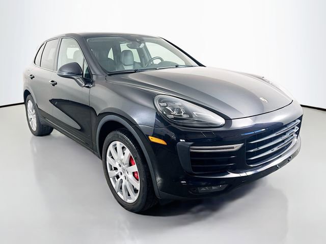 Used 2015 Porsche Cayenne Turbo image 2